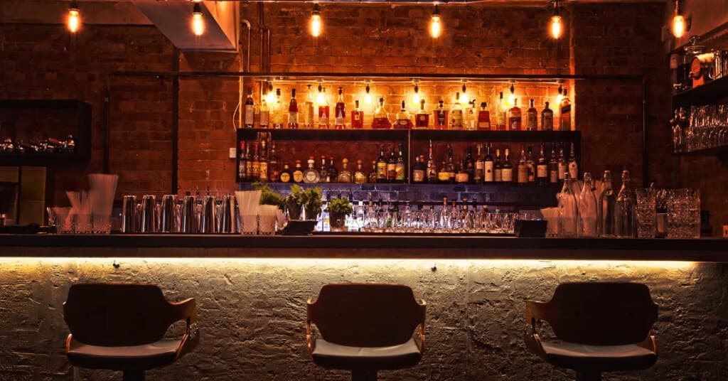 Oskar's Bar - Top Bars in London - London Night Guide -
