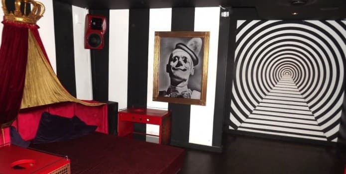 CIRQUE LE SOIR TABLE BOOKING - photo 1