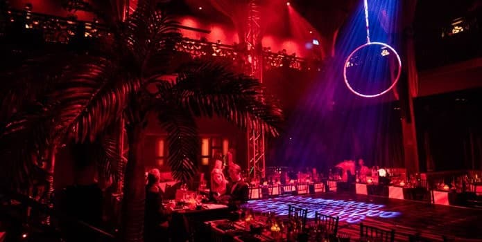 PROUD LATE TABLE BOOKING - photo 6