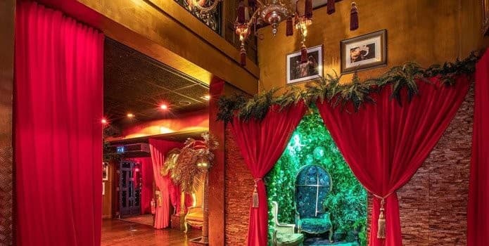 PROUD LATE TABLE BOOKING - photo 2