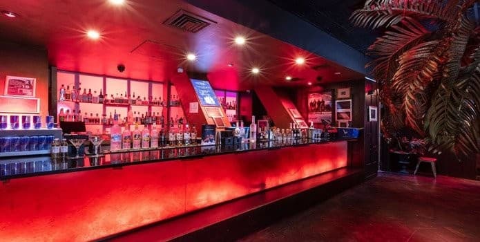 PROUD LATE TABLE BOOKING - photo 5