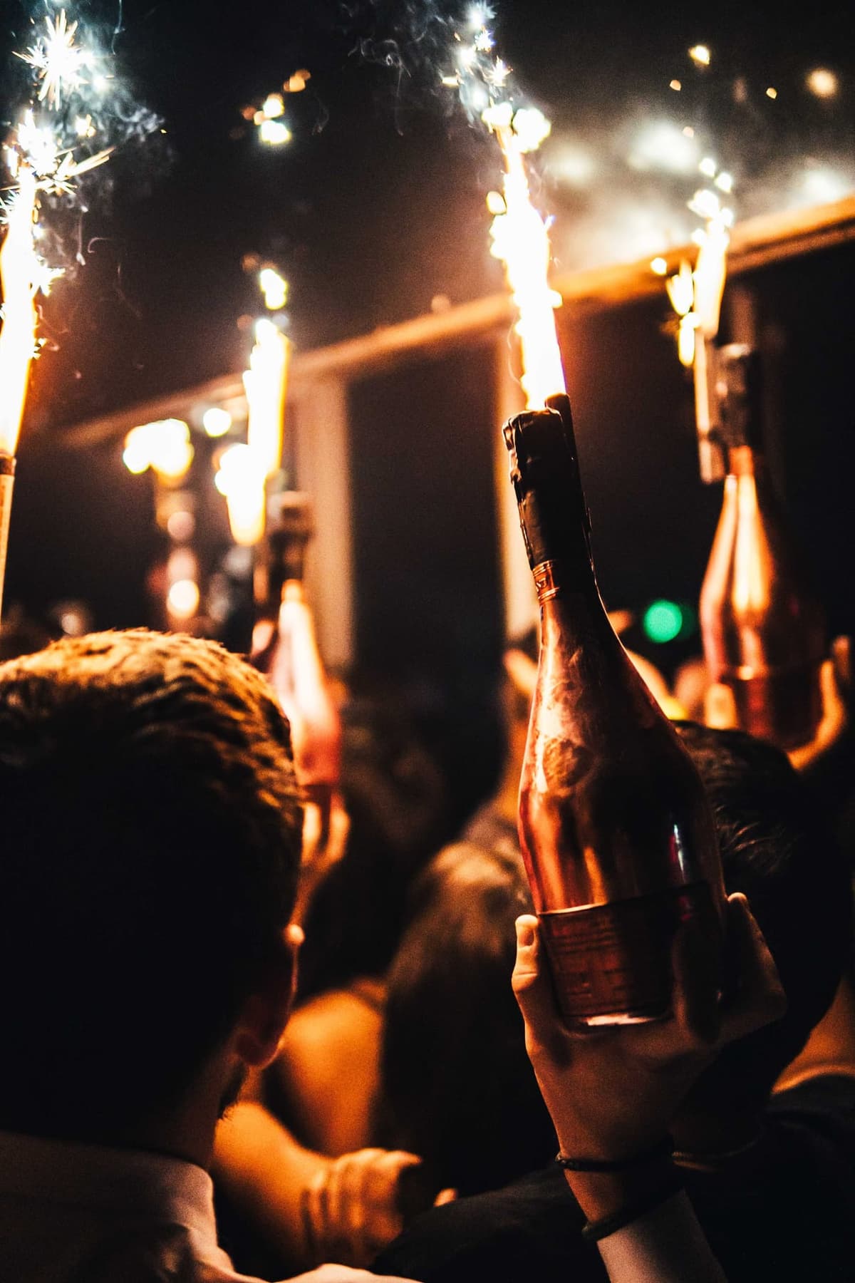 LITTLE TAPE TABLE BOOKING - photo 3